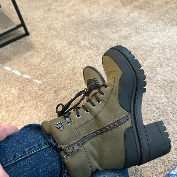 Falls Creek Army Green and black stylish heeled combat boots size 9 - Picture 5 of 7